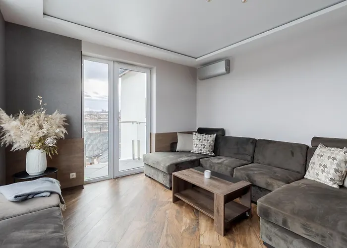 아파트 Inshiapartments On Hazova Str 6