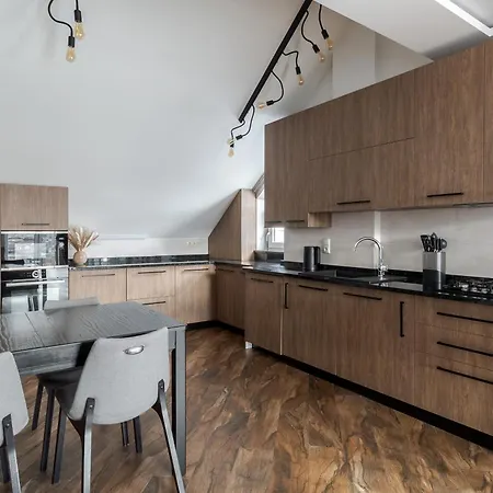 Inshiapartments On Hazova Str 6 شقة *