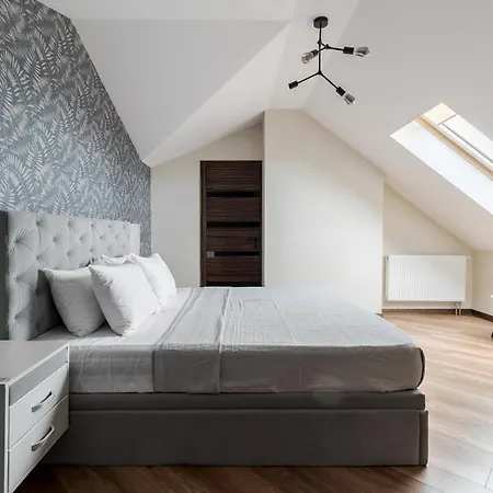 Inshiapartments On Hazova Str 6 شقة *