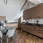 Inshiapartments On Hazova Str 6 شقة *